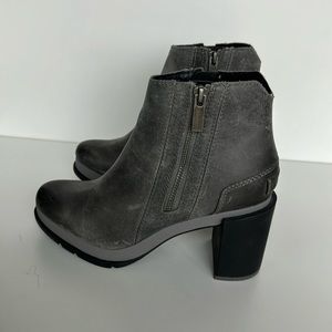 Sorel booties size 6.5